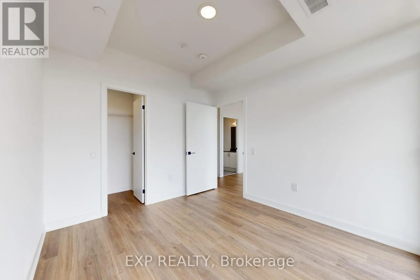 919 - 2782 BARTON STREET E
