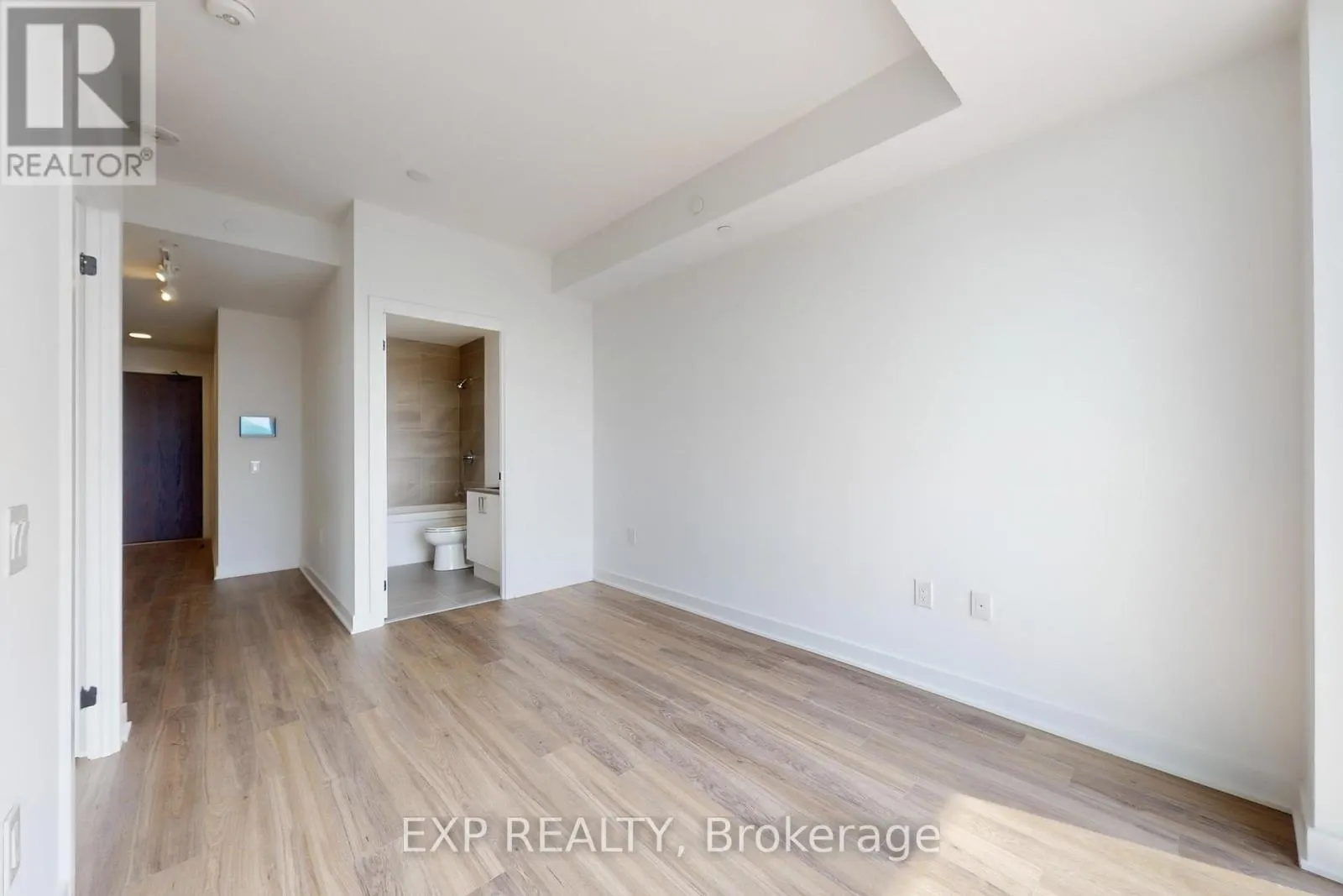 919 - 2782 BARTON STREET E