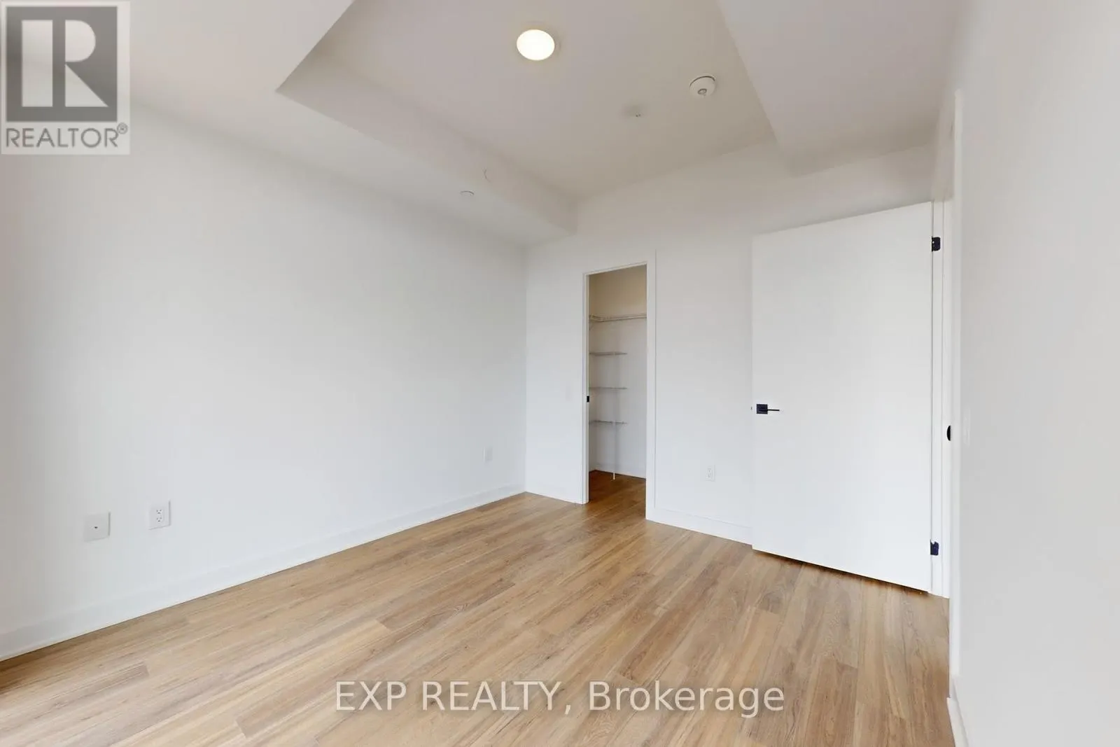 919 - 2782 BARTON STREET E