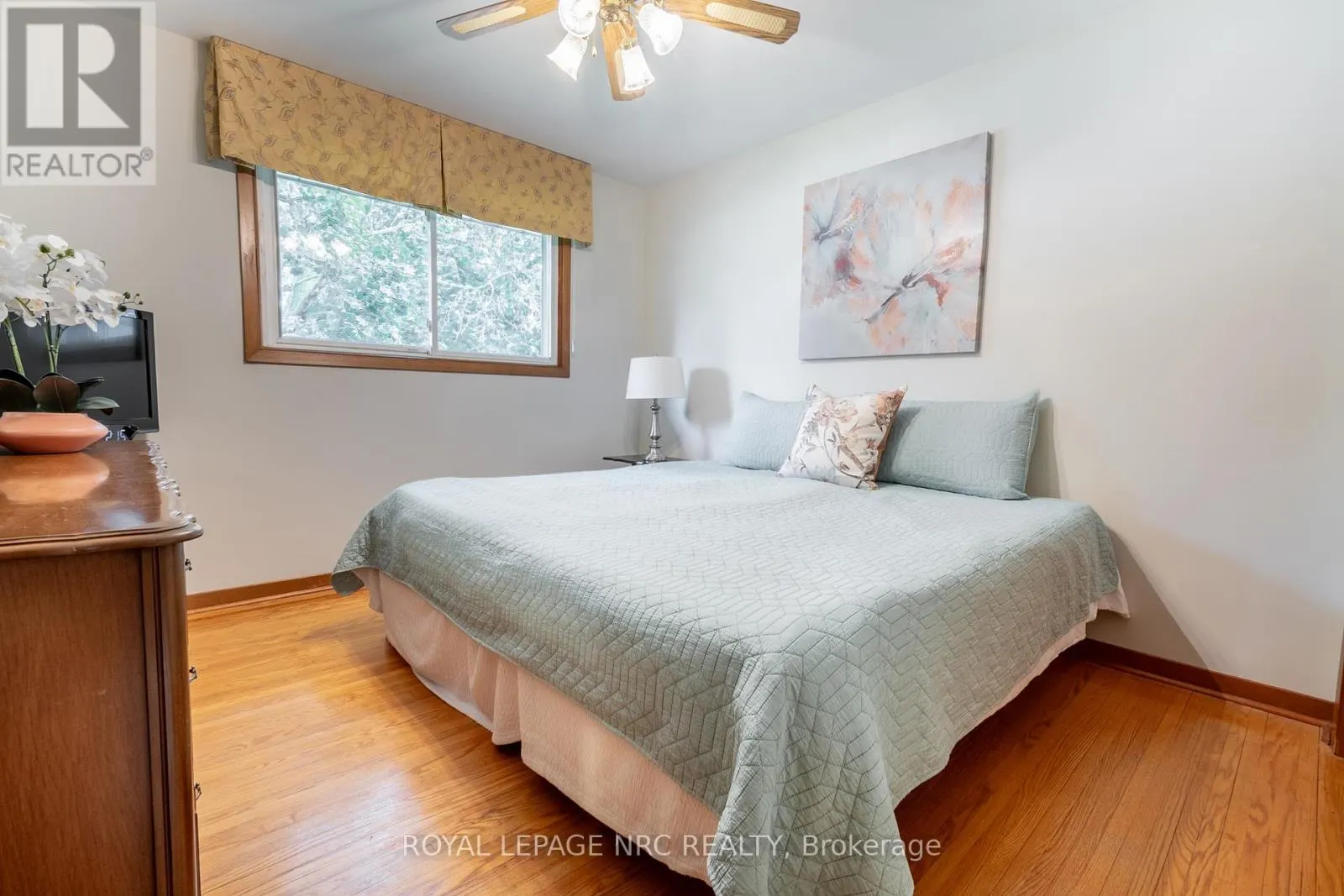 15 MONIQUE CRESCENT