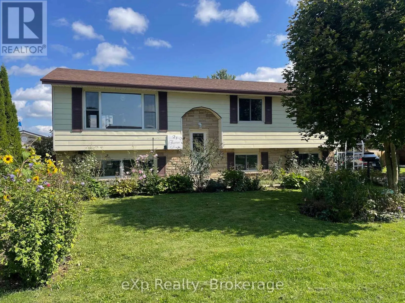 21 FAIRVIEW DRIVE