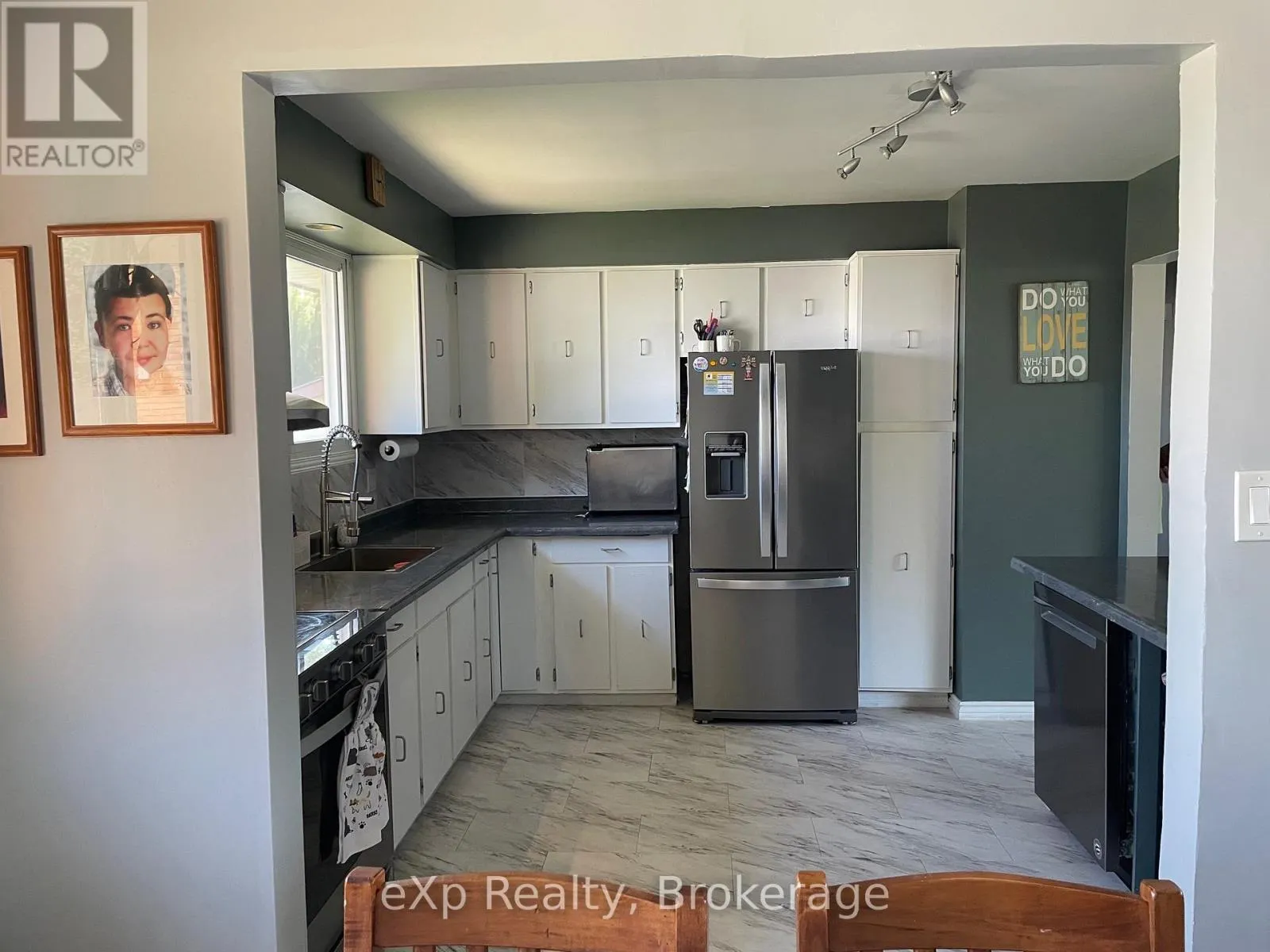 21 FAIRVIEW DRIVE