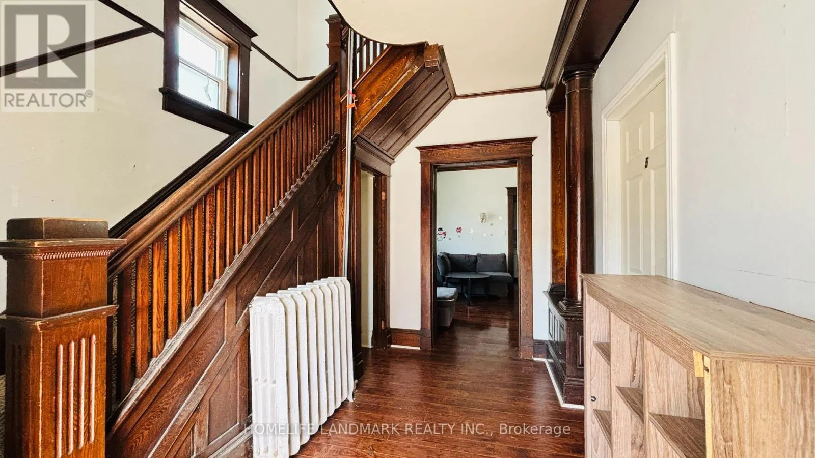 30 REGINA STREET N