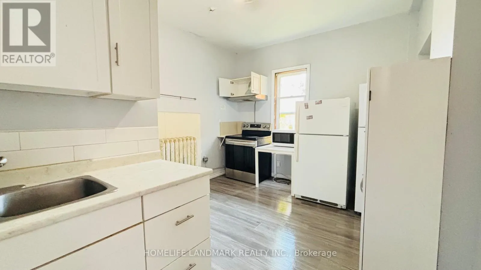 30 REGINA STREET N