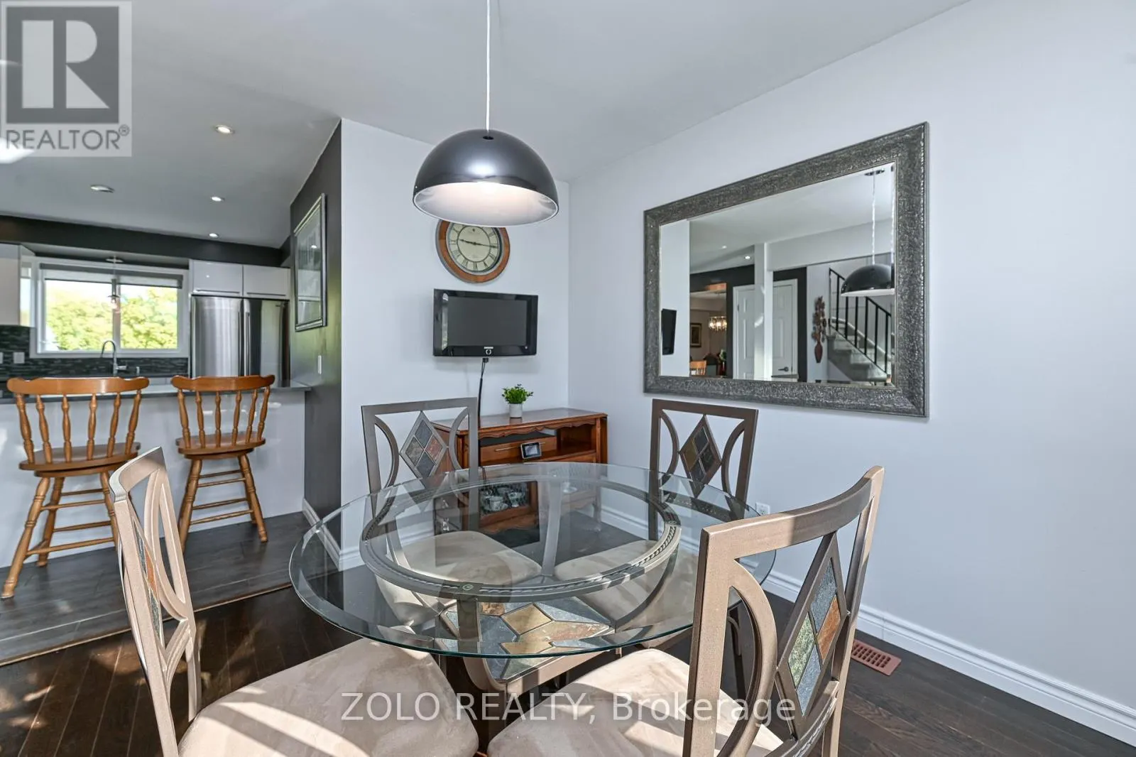 2 CAMBRIDGE COURT
