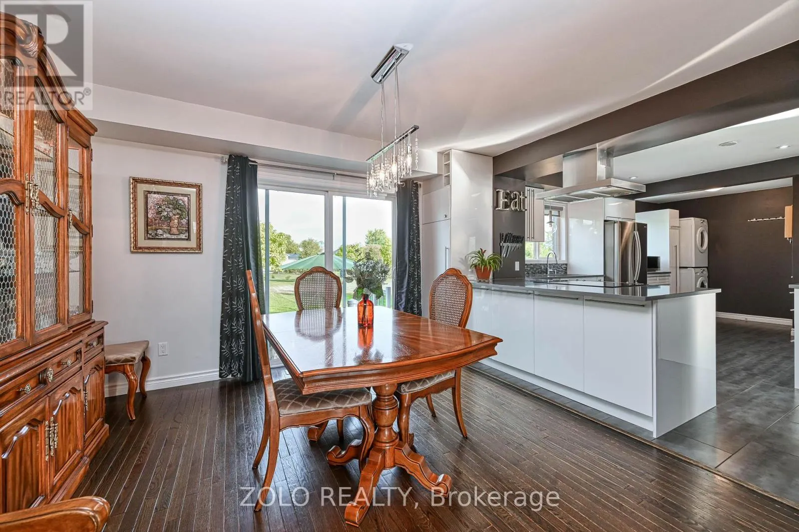 2 CAMBRIDGE COURT