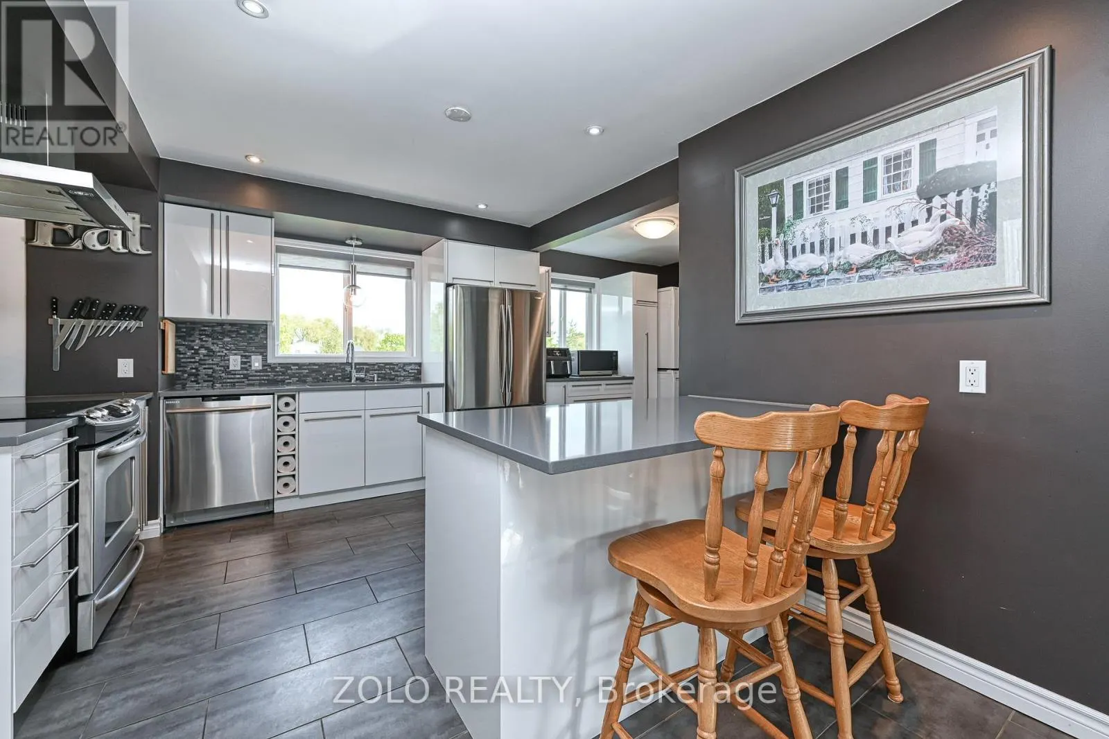 2 CAMBRIDGE COURT