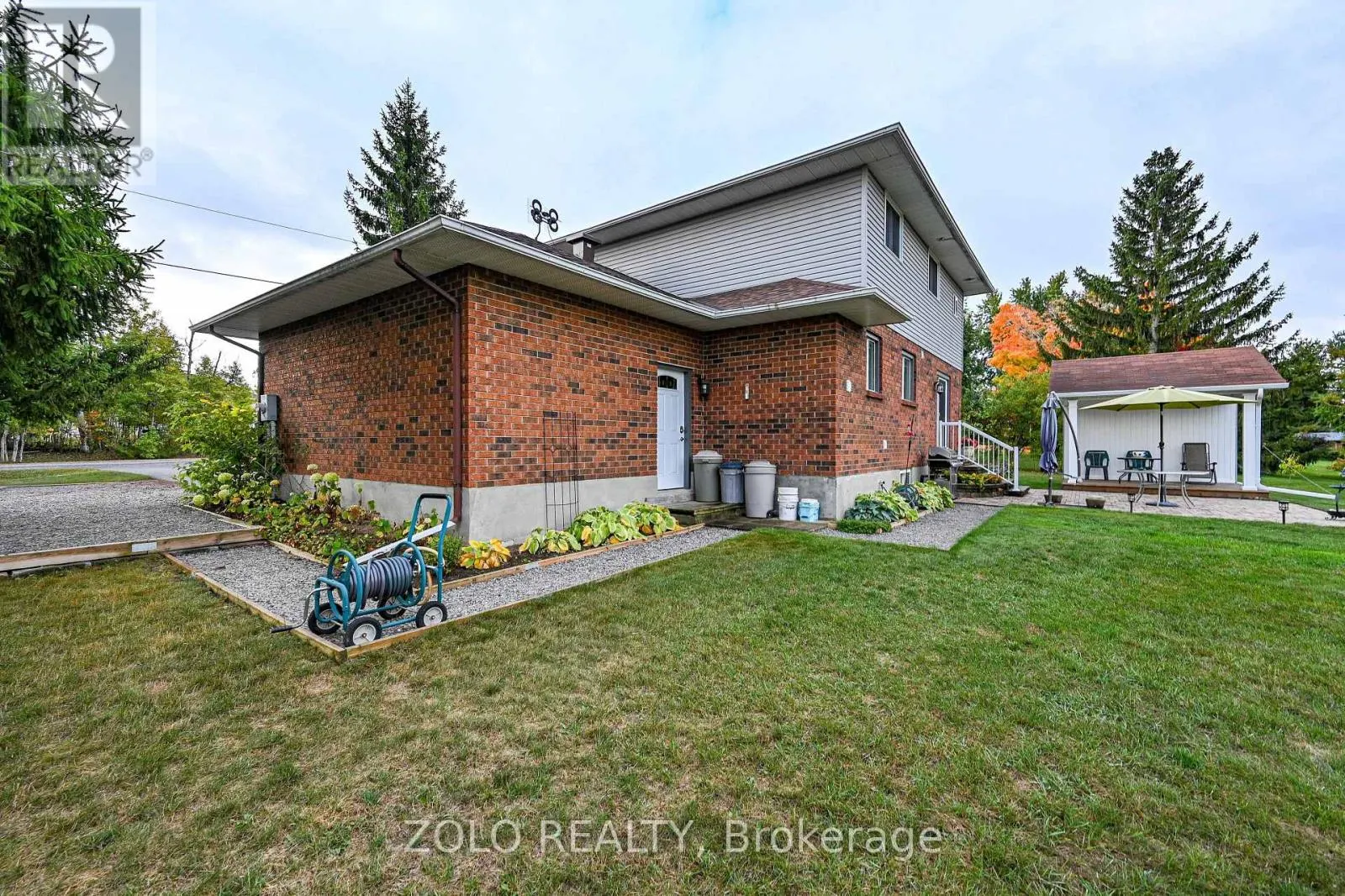 2 CAMBRIDGE COURT