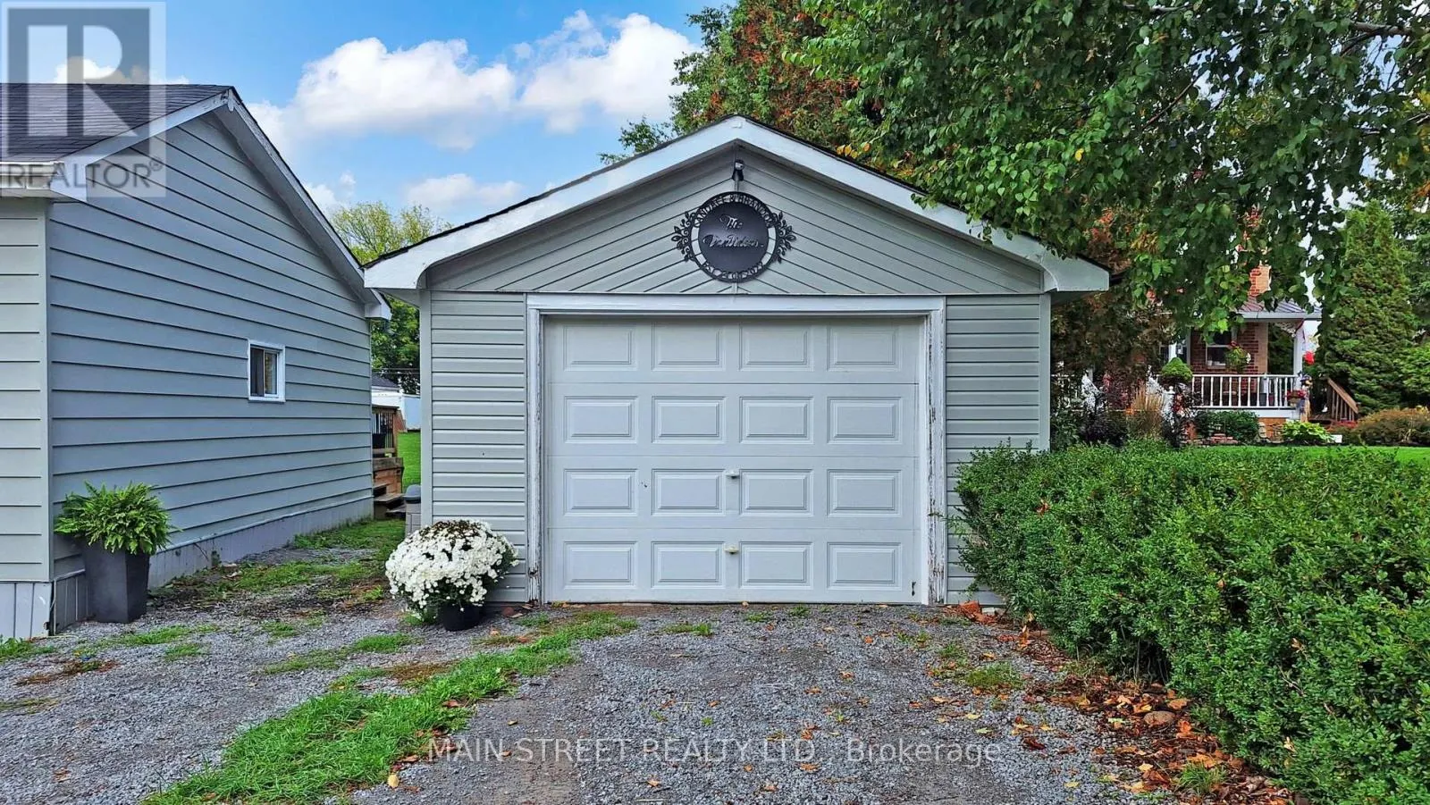 32 RHODES AVENUE