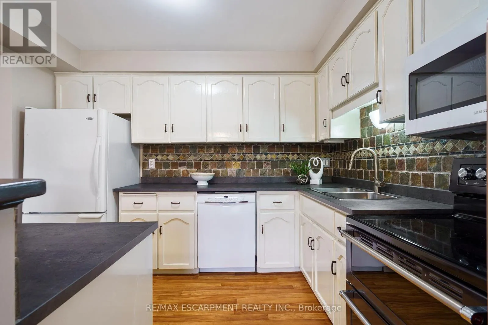 85 CHELSEA CRESCENT