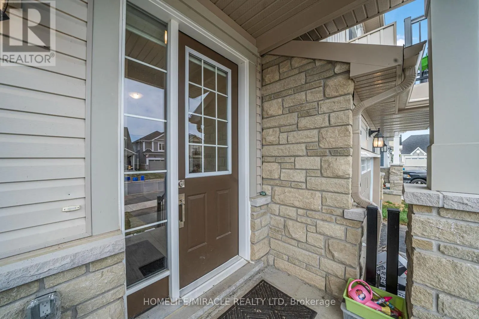 121 OAKMONT DRIVE