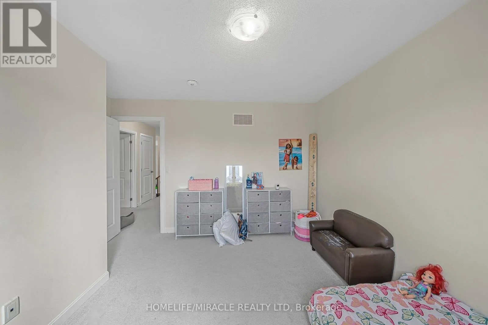 121 OAKMONT DRIVE