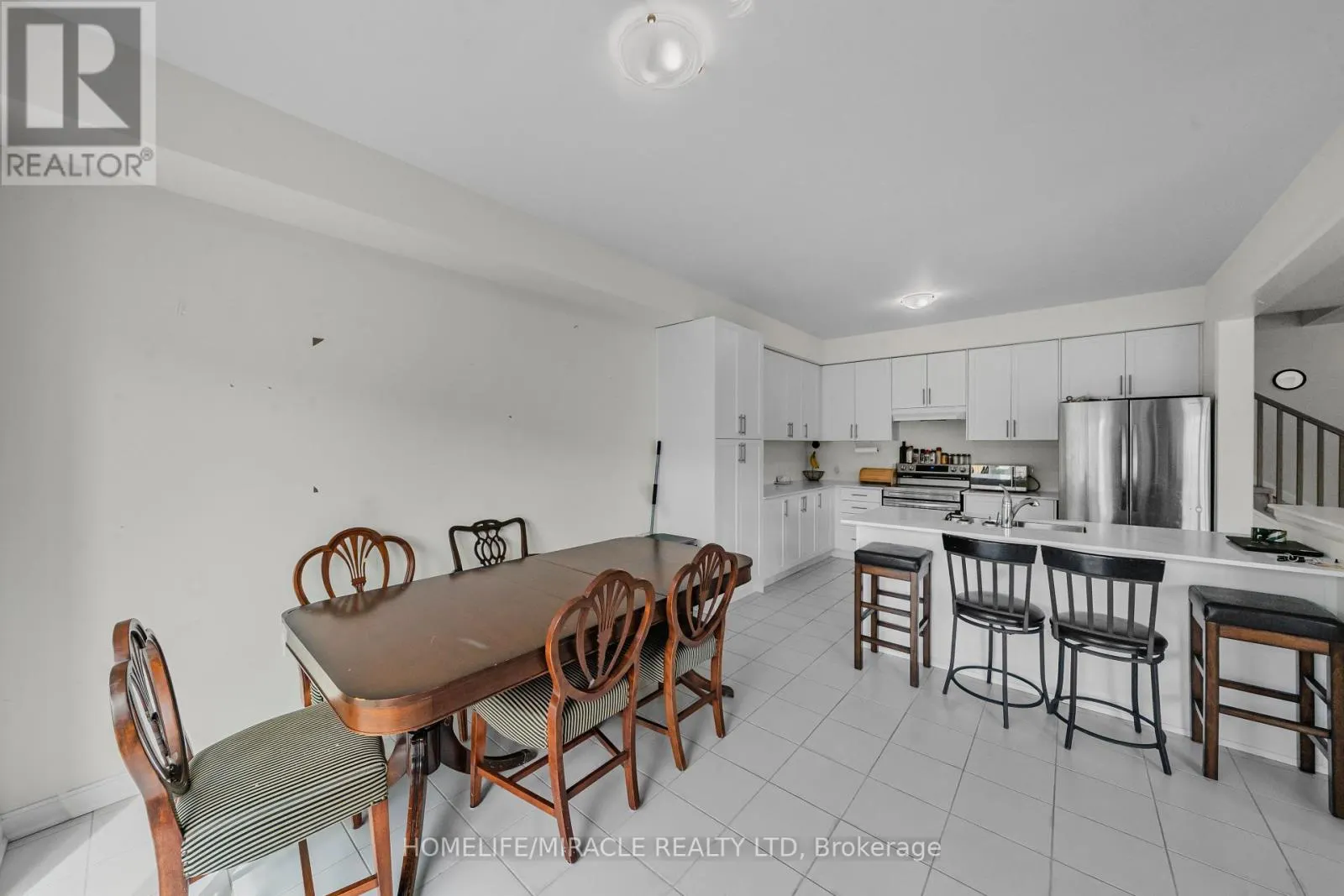 121 OAKMONT DRIVE