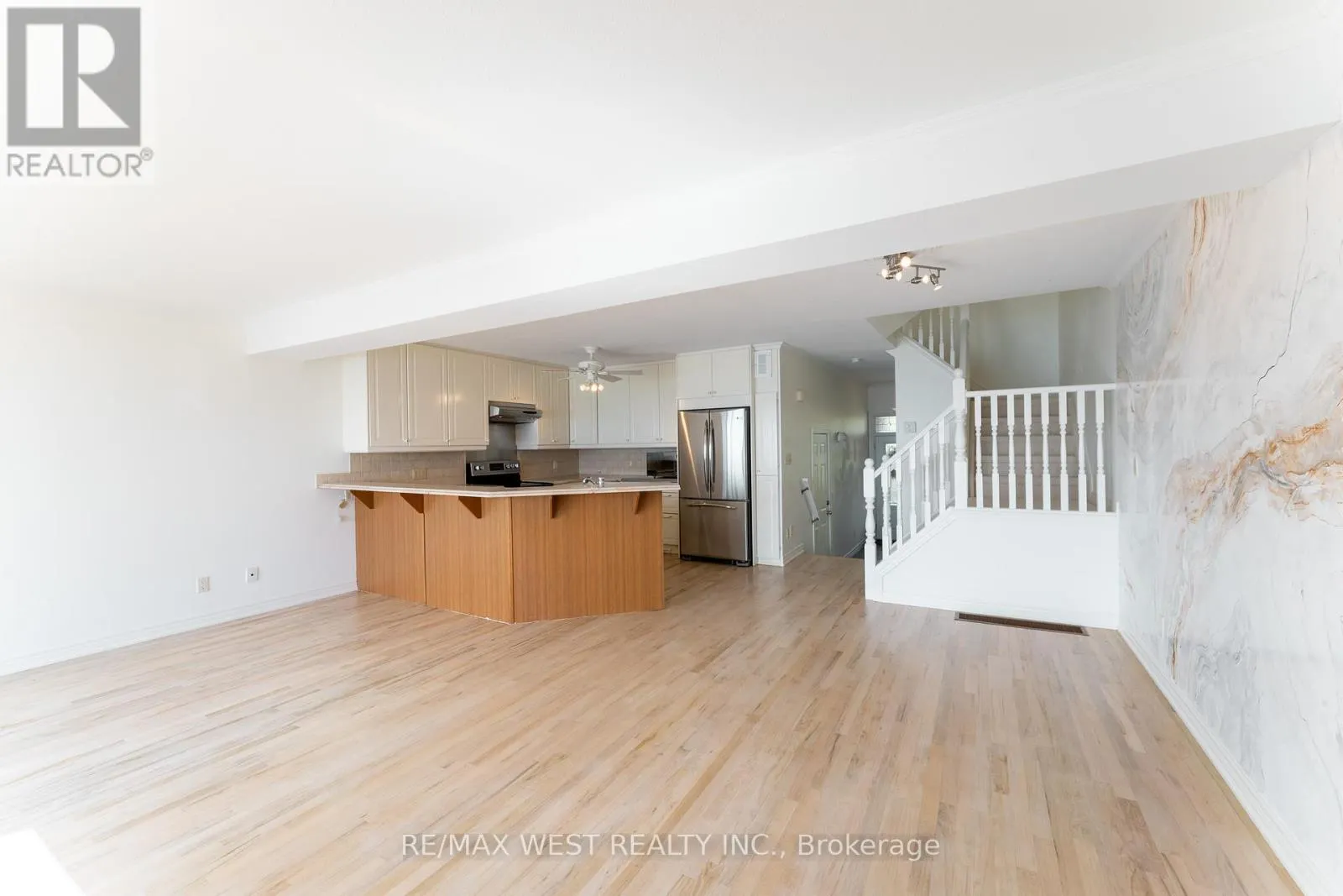 3 - 114 BROWN STREET