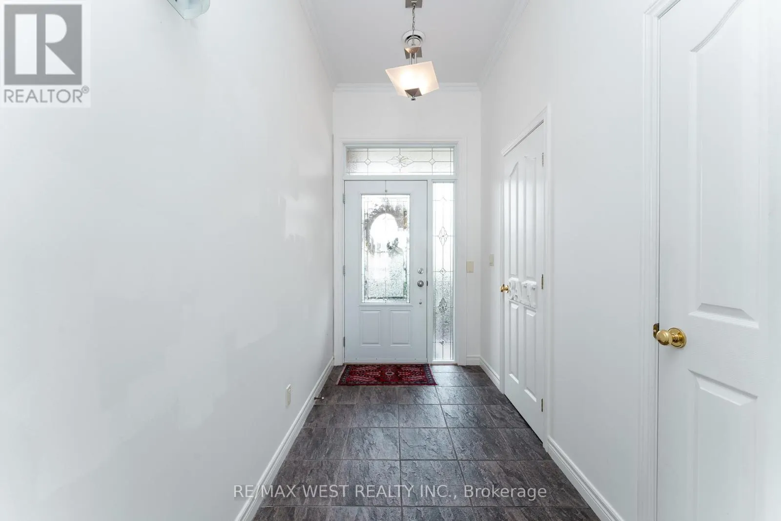 3 - 114 BROWN STREET