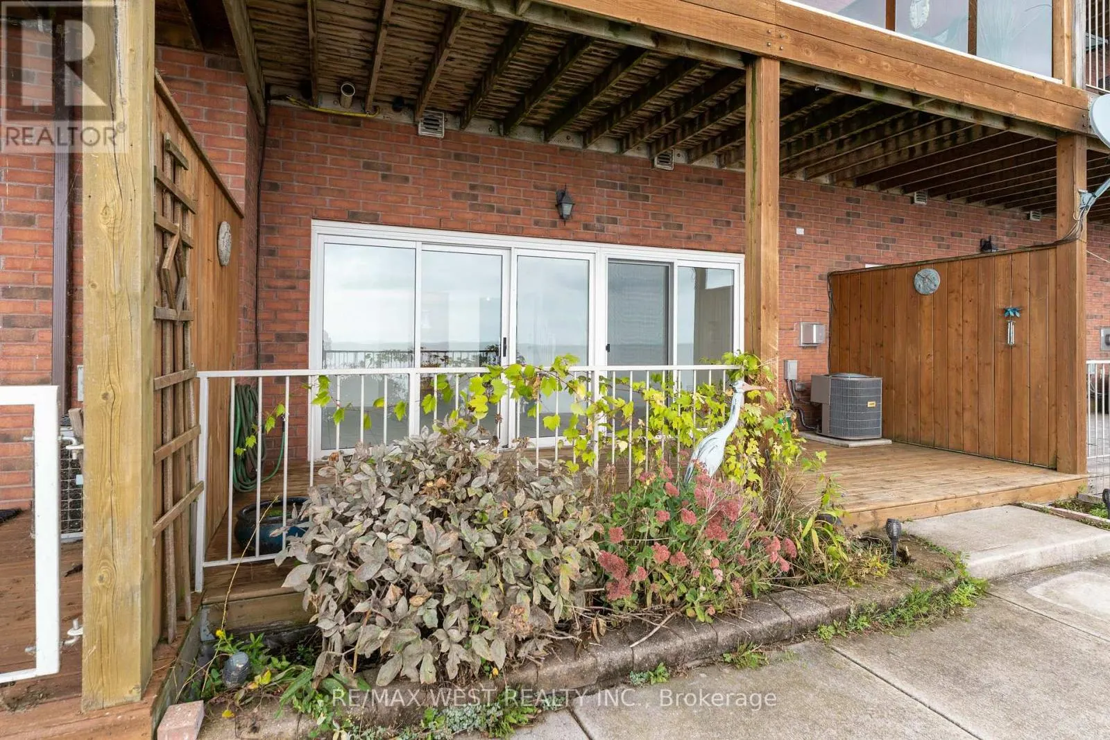 3 - 114 BROWN STREET