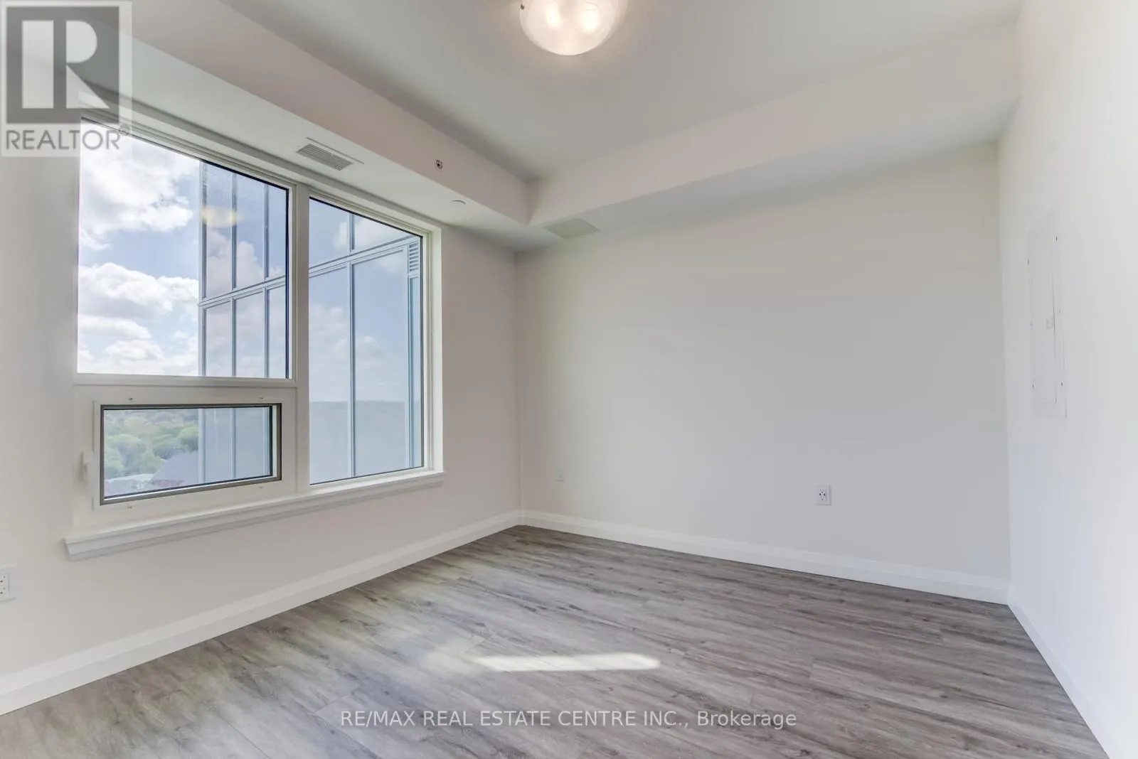 1003 - 93 ARTHUR STREET S
