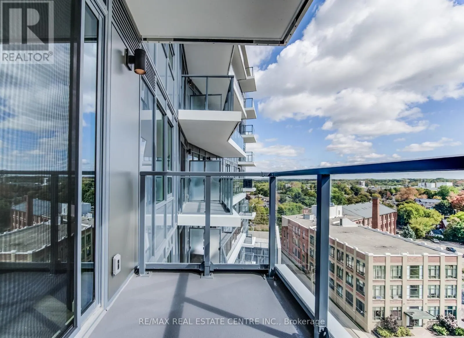 1003 - 93 ARTHUR STREET S