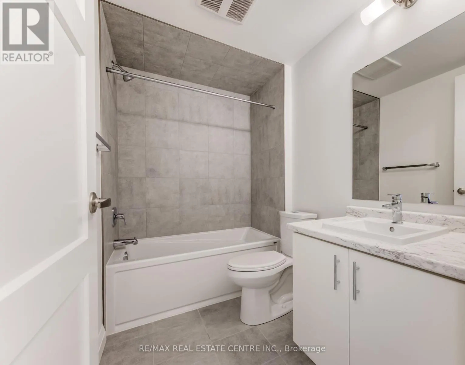 1003 - 93 ARTHUR STREET S