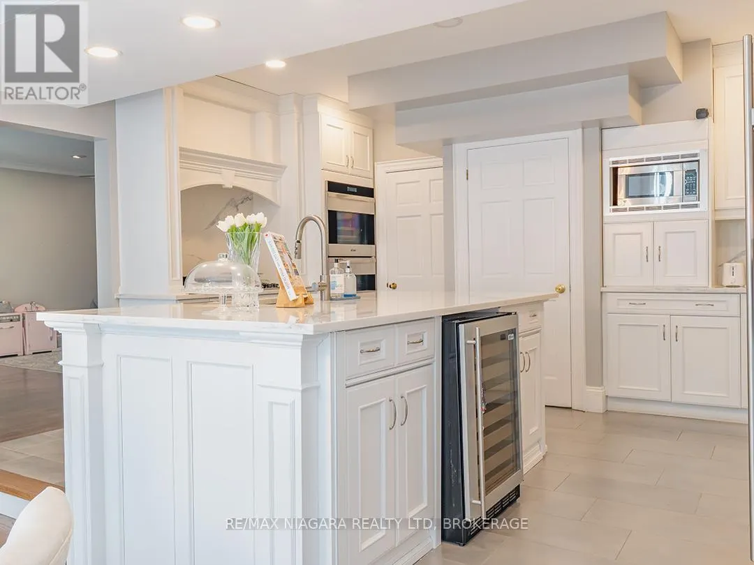 10187 LAKESHORE ROAD W
