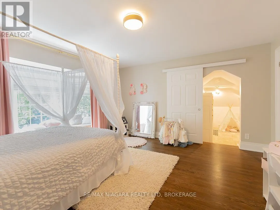 10187 LAKESHORE ROAD W