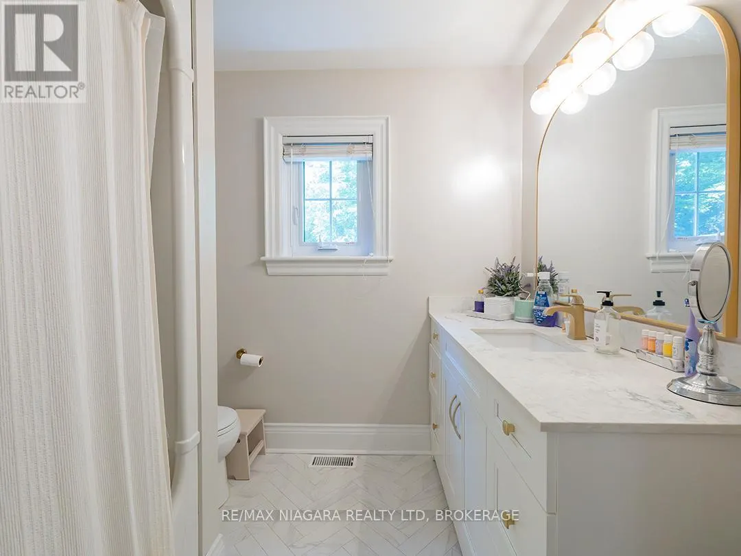 10187 LAKESHORE ROAD W