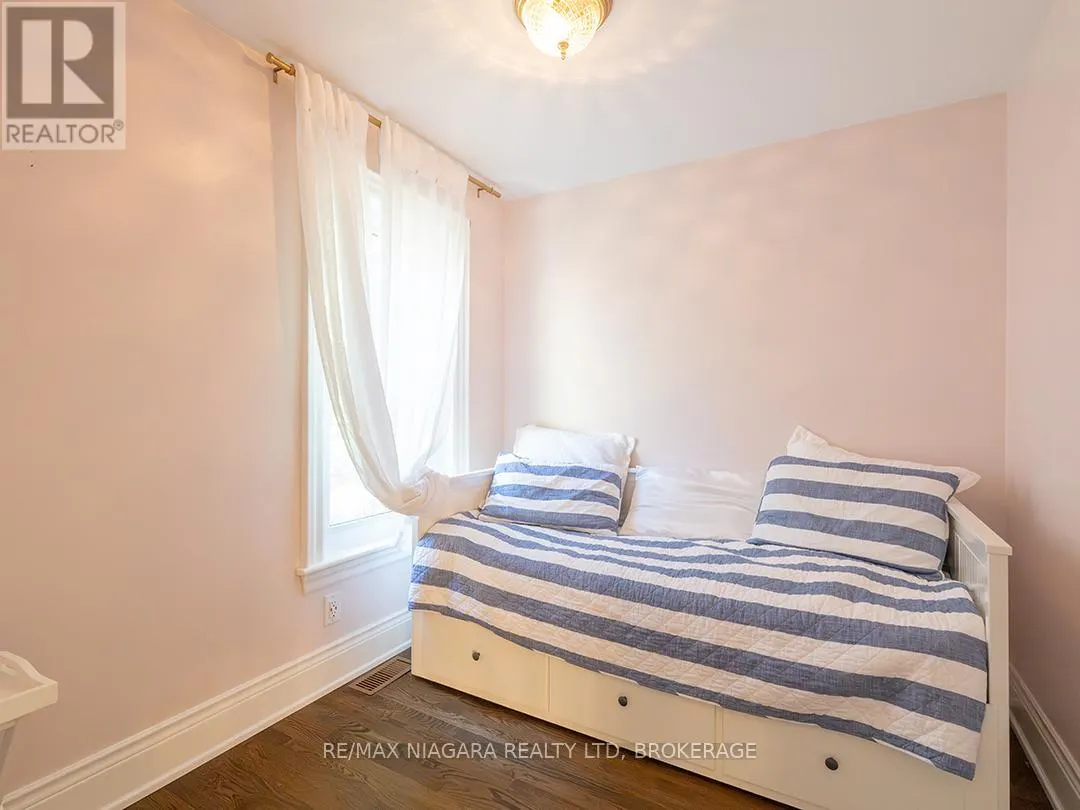 10187 LAKESHORE ROAD W