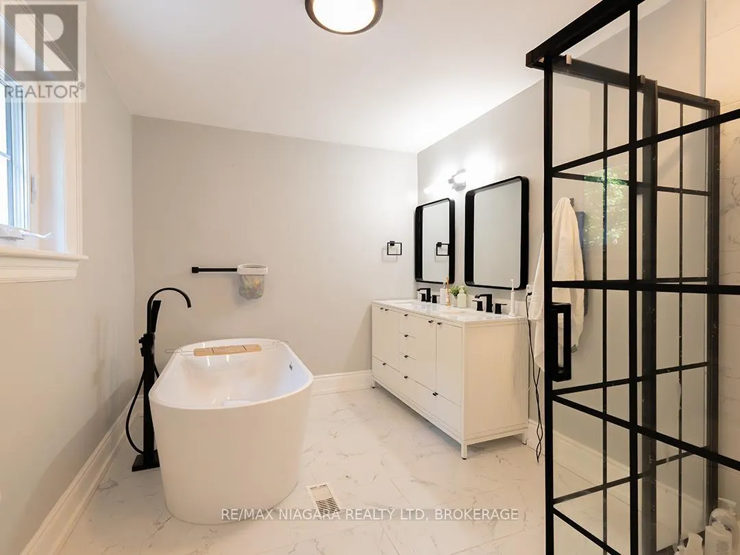 10187 LAKESHORE ROAD W