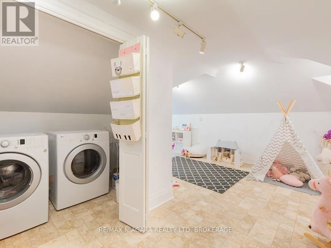 10187 LAKESHORE ROAD W