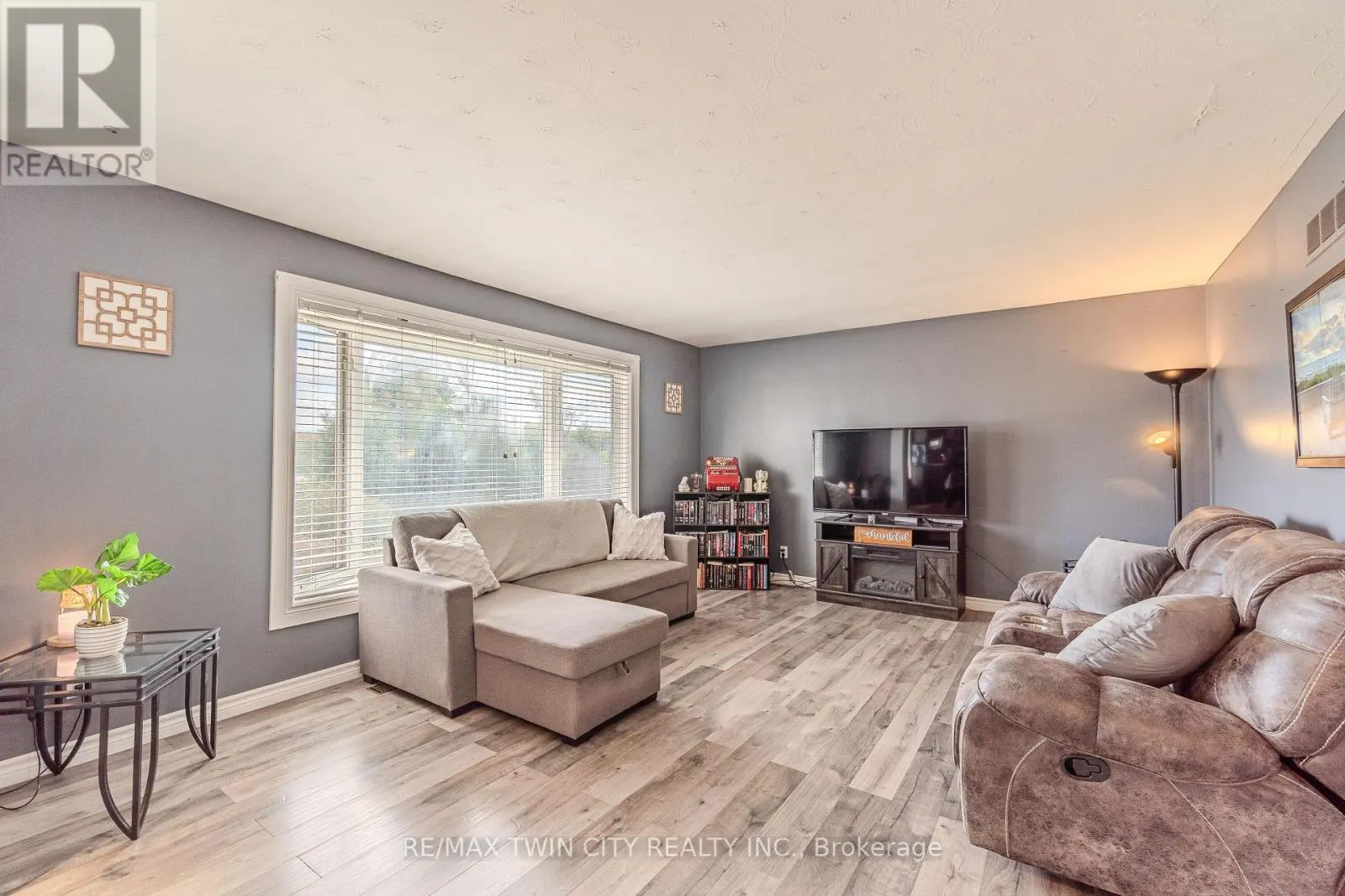 591 GOVERNORS ROAD E