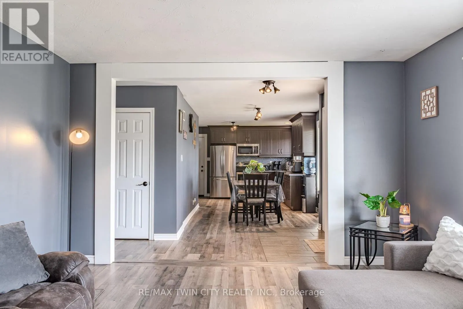 591 GOVERNORS ROAD E