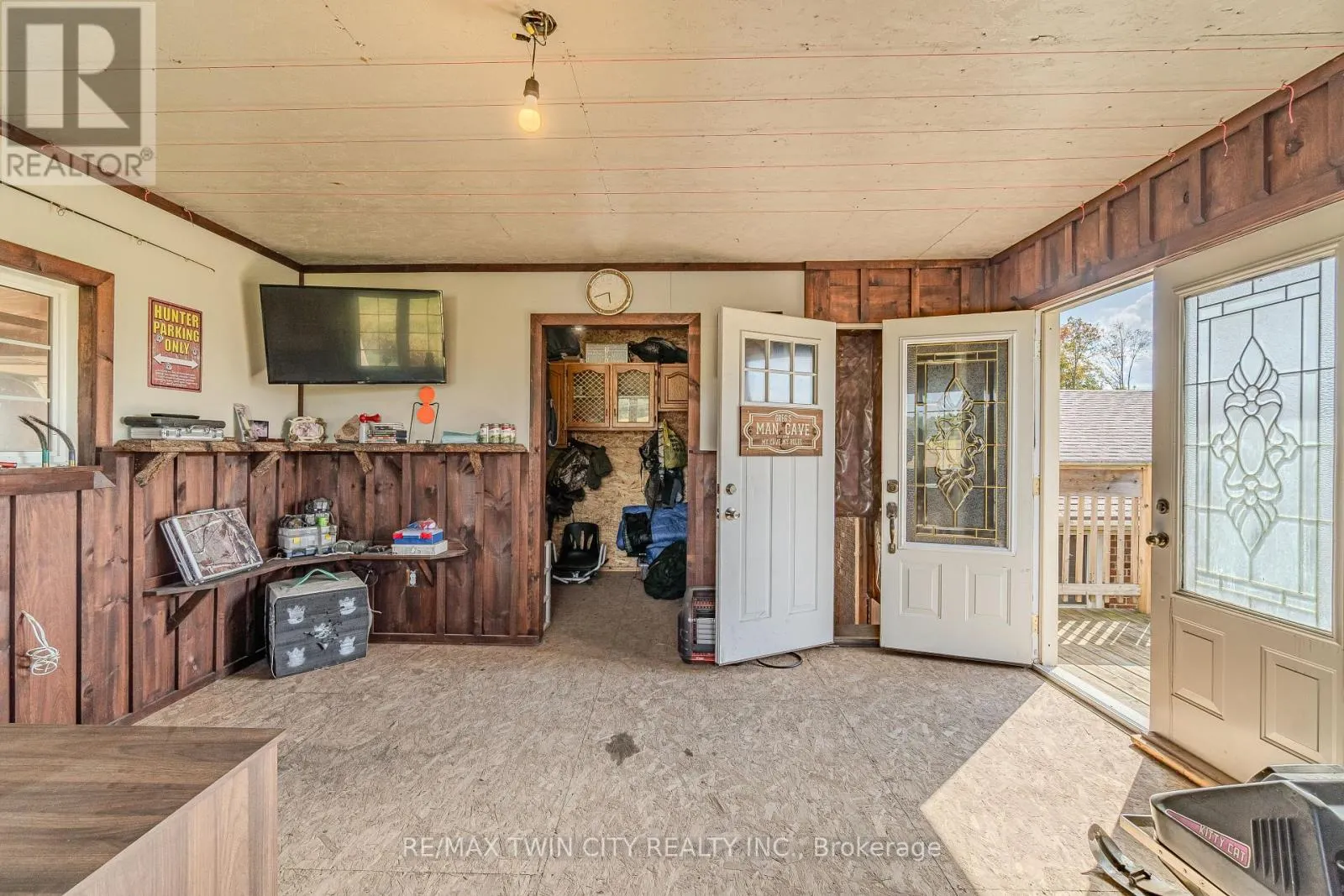 591 GOVERNORS ROAD E