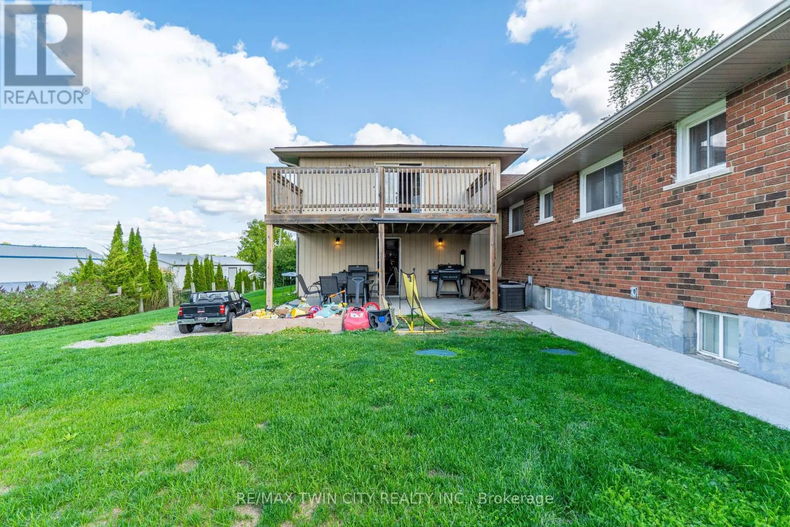 591 GOVERNORS ROAD E