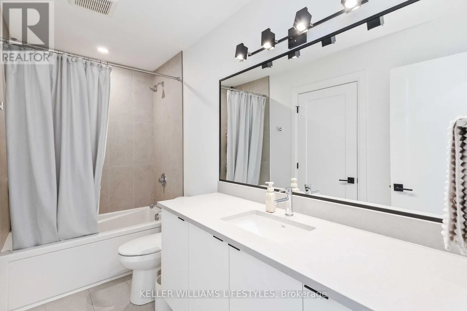 18 - 231 CALLAWAY ROAD, #18