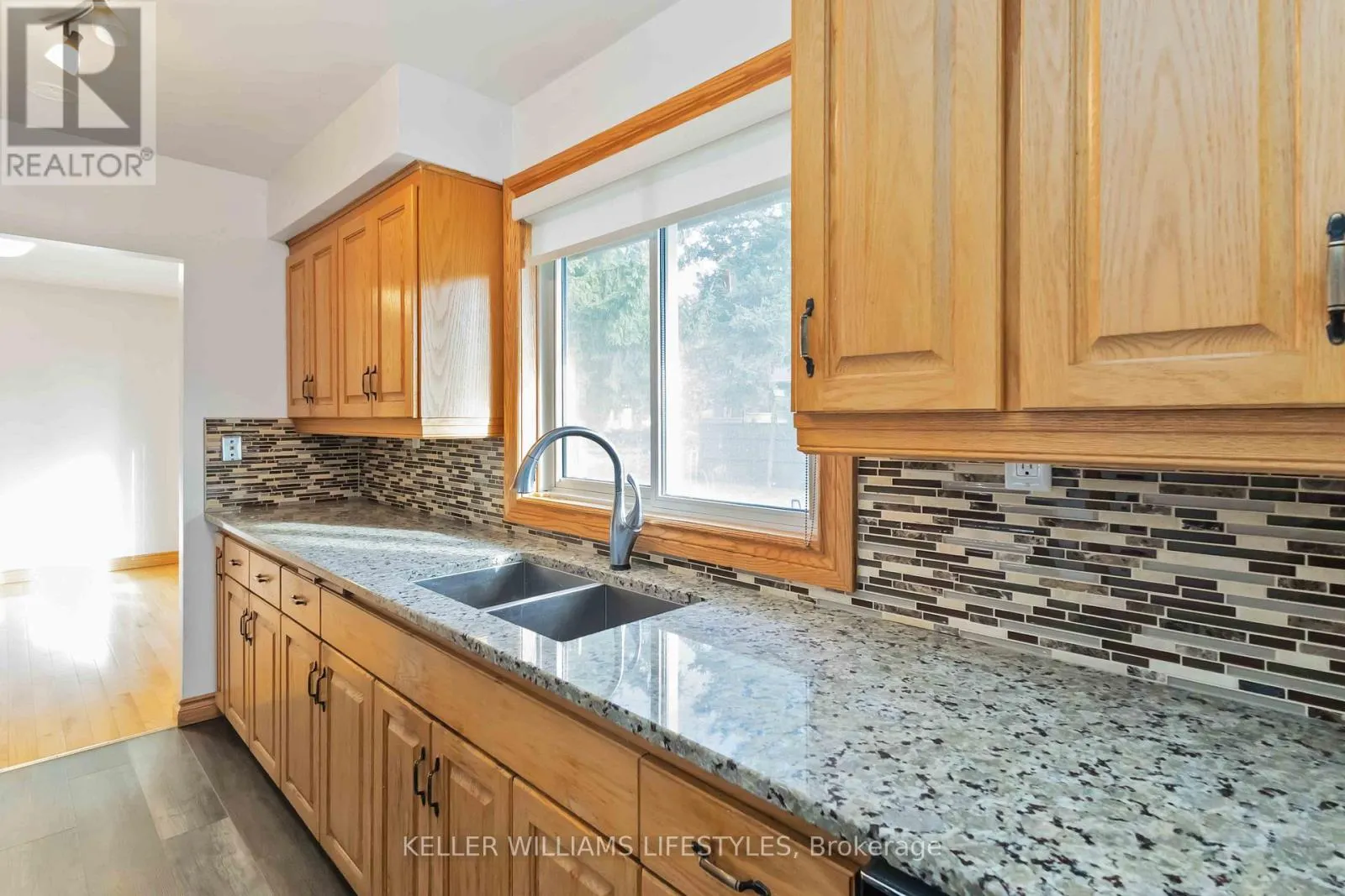 UPPER - 61 DELAWARE ST STREET S, #Upper