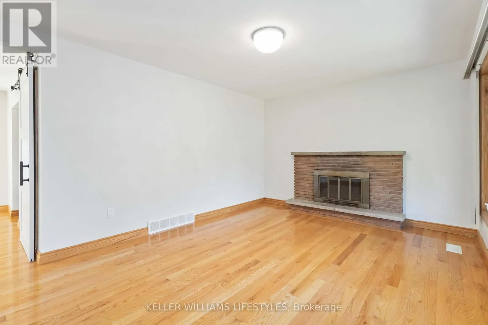 UPPER - 61 DELAWARE ST STREET S, #Upper