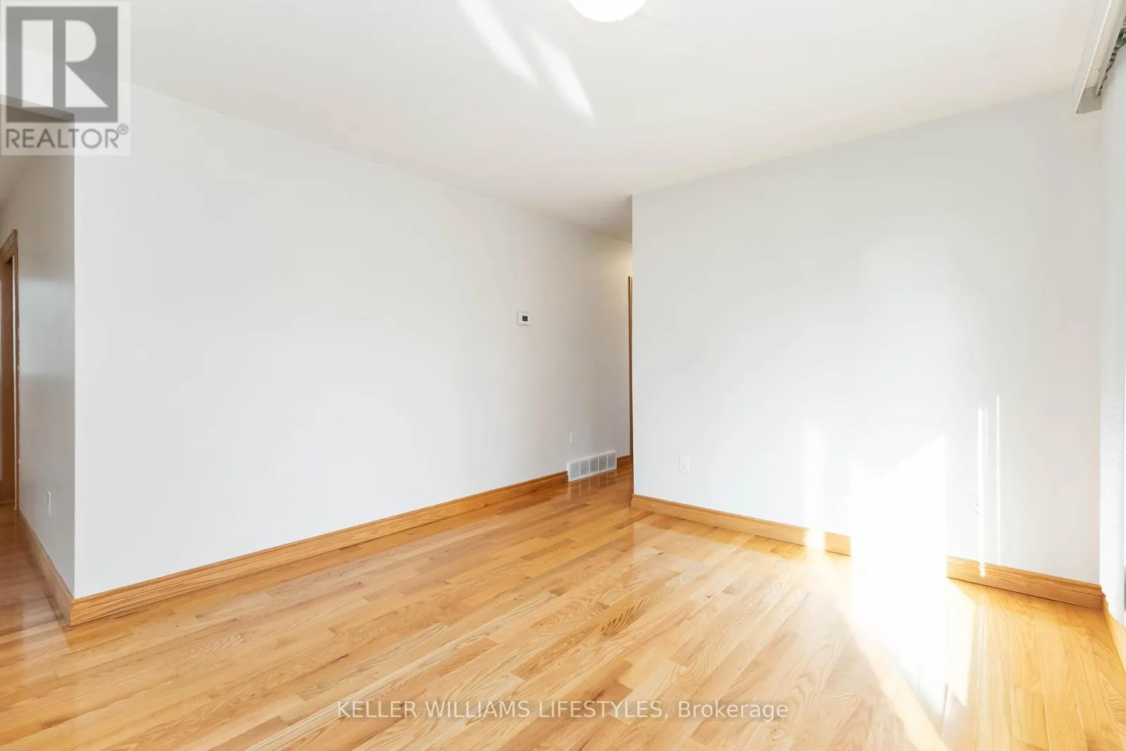UPPER - 61 DELAWARE ST STREET S, #Upper