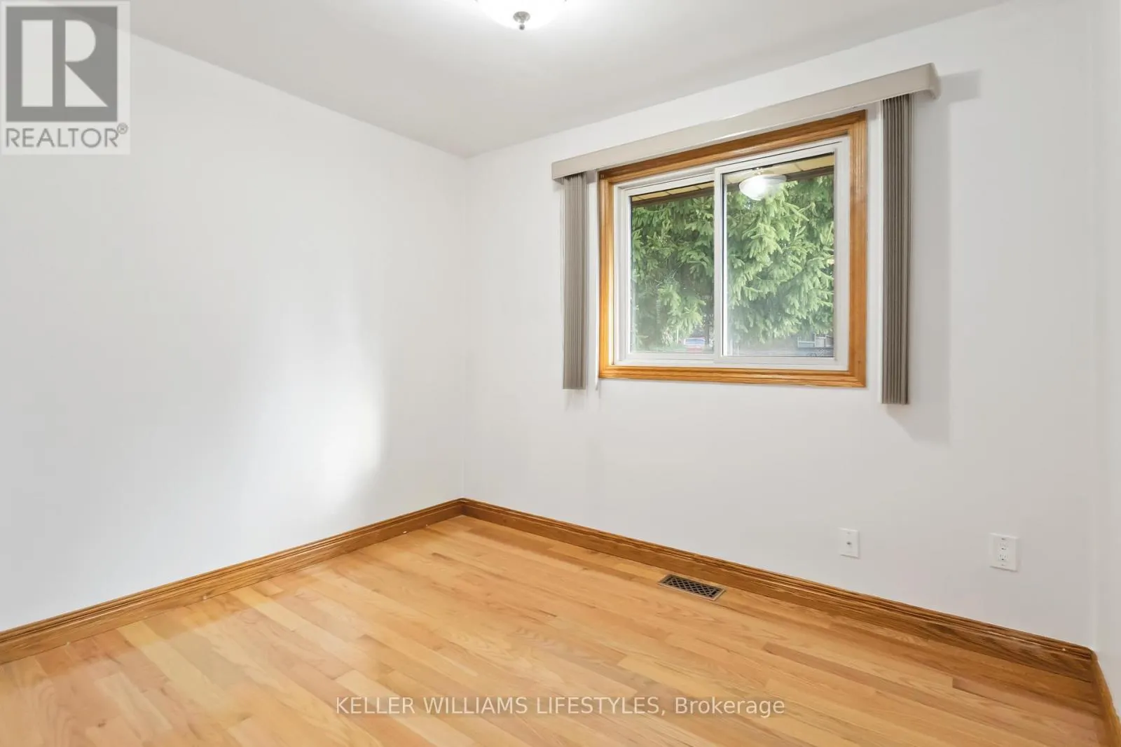 UPPER - 61 DELAWARE ST STREET S, #Upper