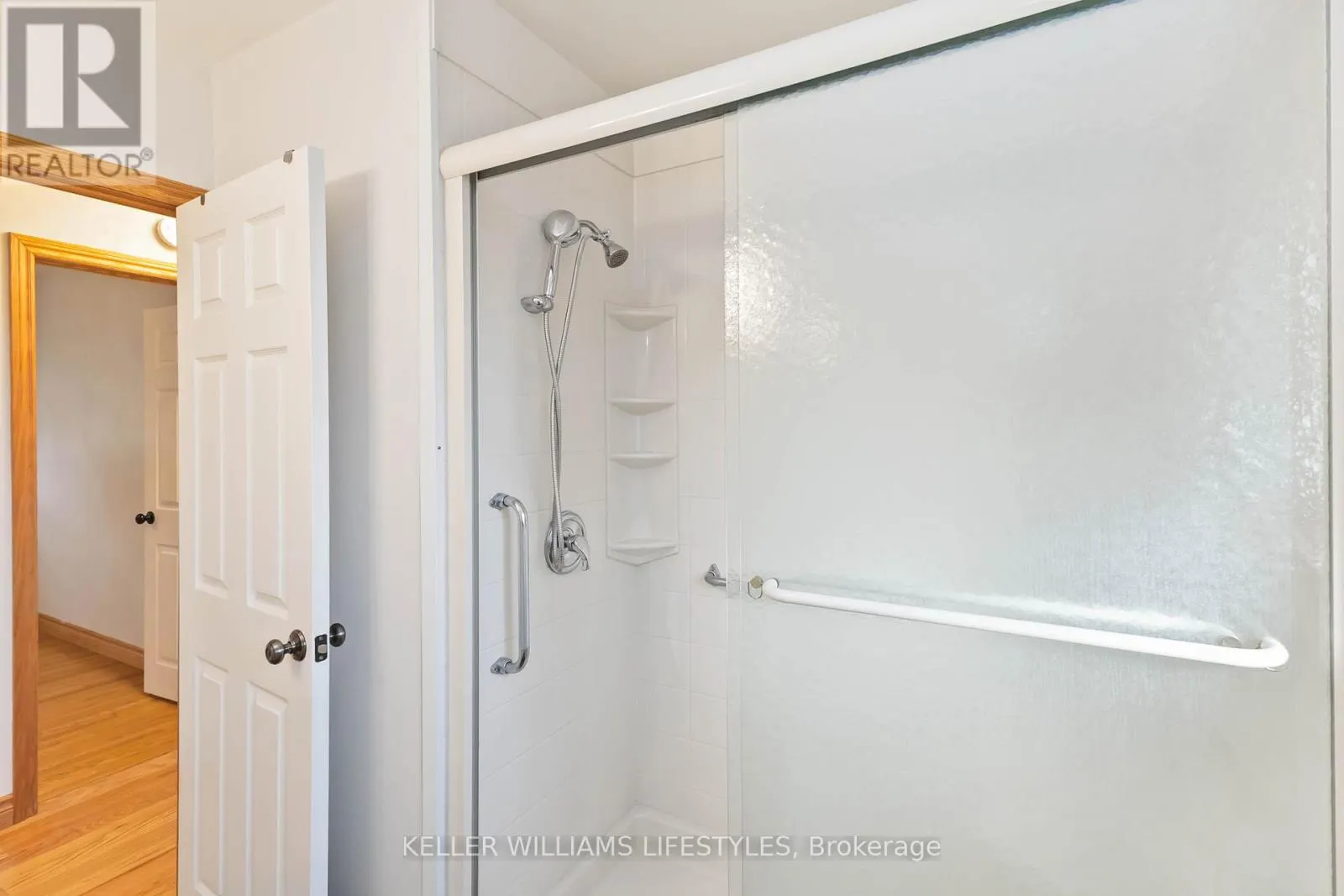 UPPER - 61 DELAWARE ST STREET S, #Upper