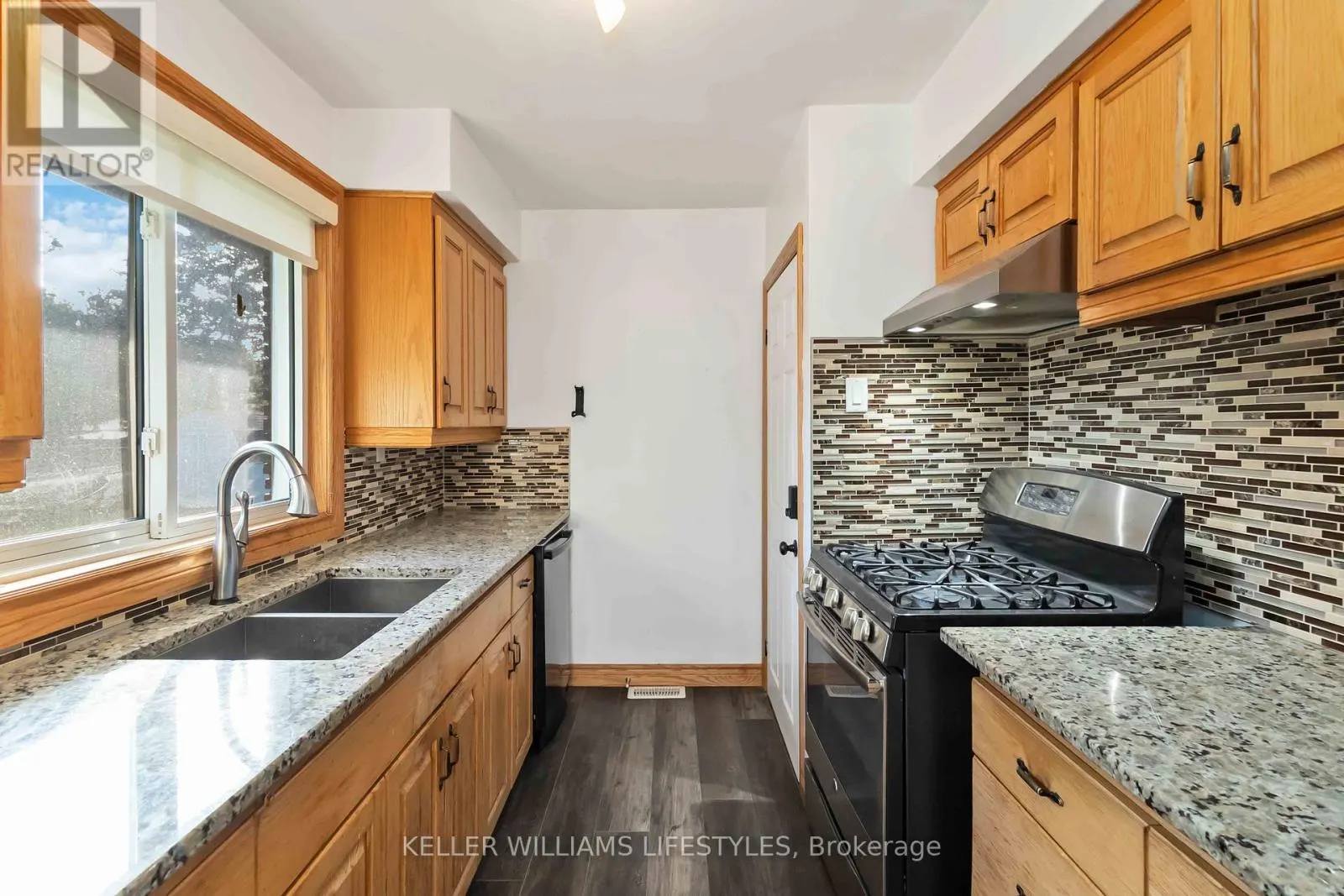 UPPER - 61 DELAWARE ST STREET S, #Upper