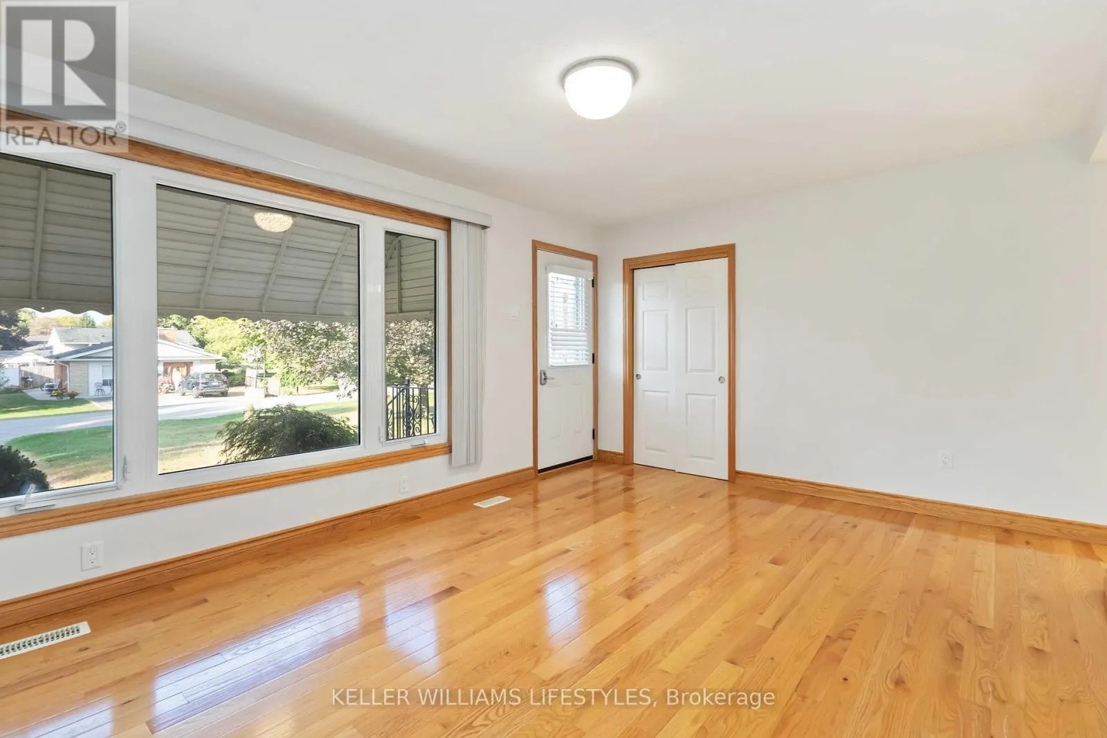 UPPER - 61 DELAWARE ST STREET S, #Upper