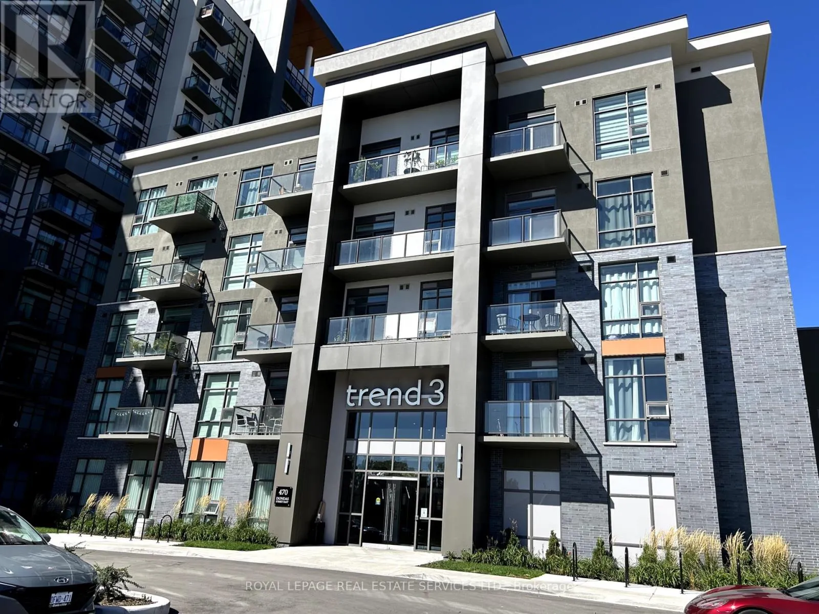 517 - 470 DUNDAS STREET E