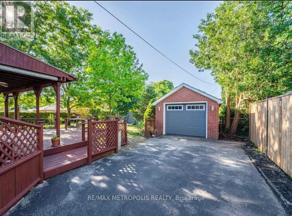 117 QUEENSWAY DRIVE
