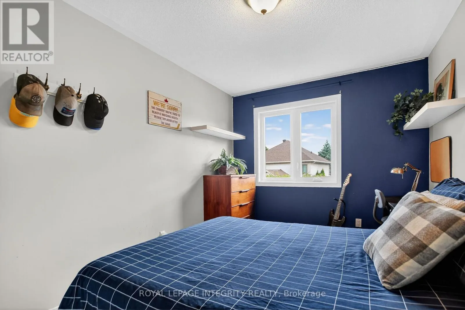 13 ROBLYN WAY