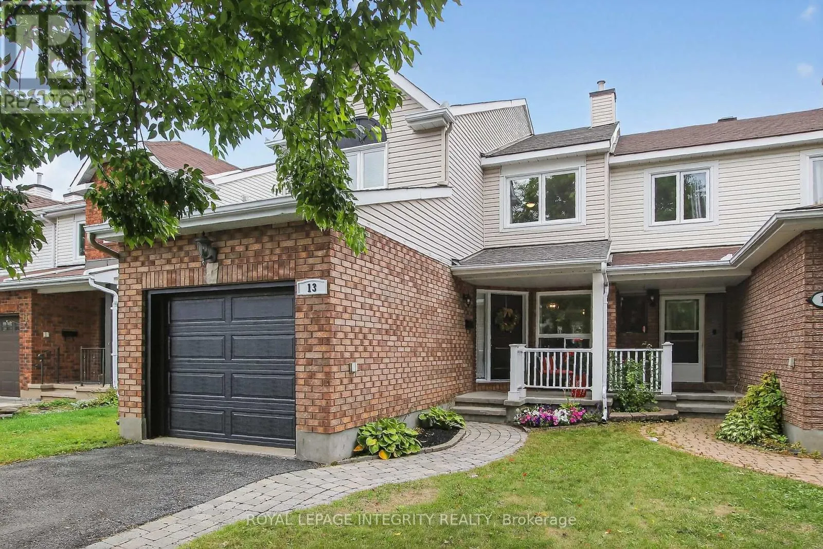 13 ROBLYN WAY