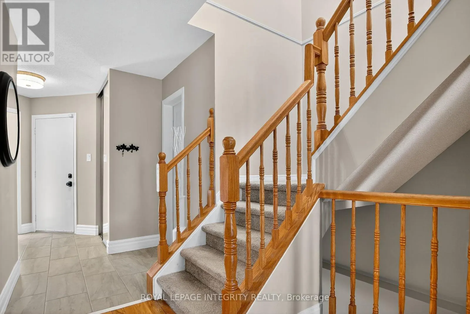 13 ROBLYN WAY