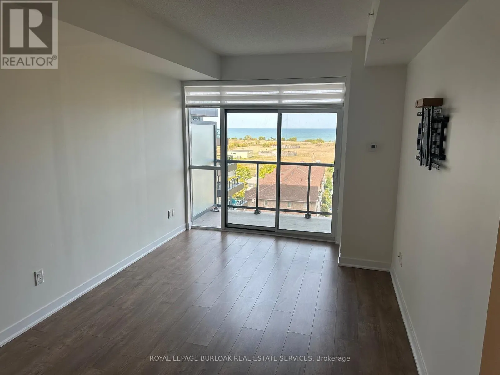 612 - 550 NORTH SERVICE ROAD N