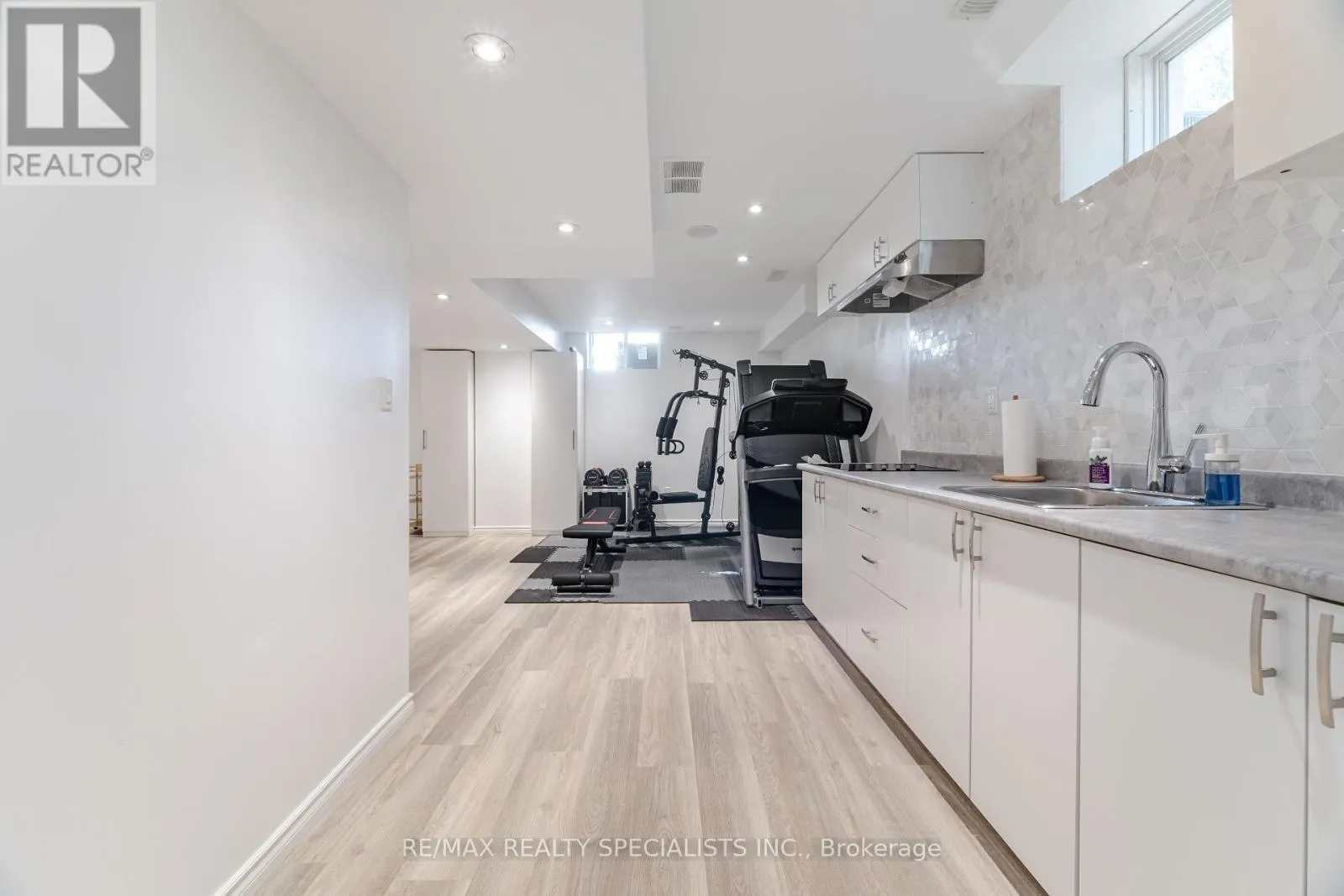 6 - 90 RAYMOND ROAD