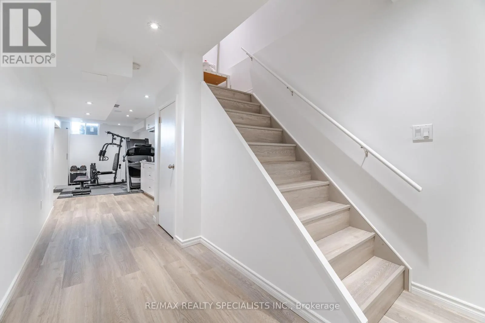 6 - 90 RAYMOND ROAD