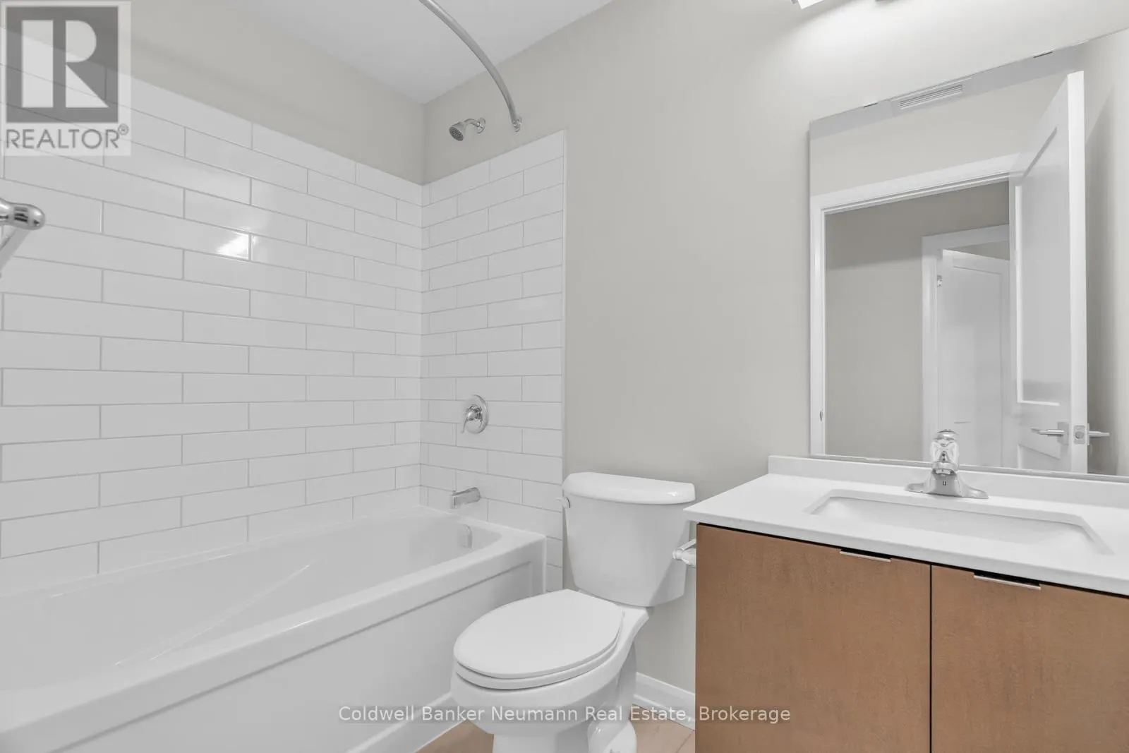 102 - 708 WOOLWICH STREET, #102